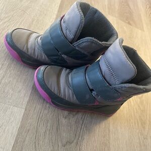 Sorel Kids Whitney II Snow Boots Velcro | Pink/Gray | Kid’s 10.5